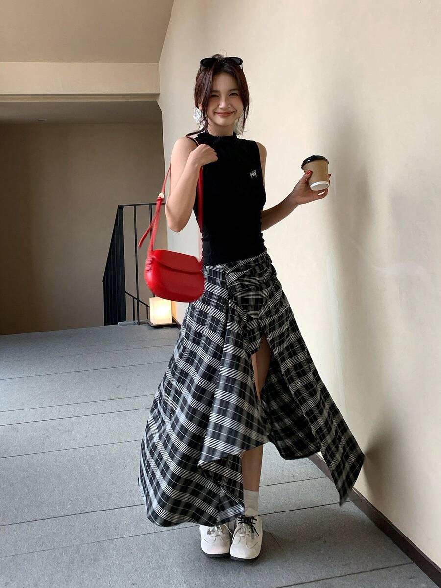 DAZY 2pcs Women's Plaid Skirt + Bow Knit Camisole Top Set - Black - View 1