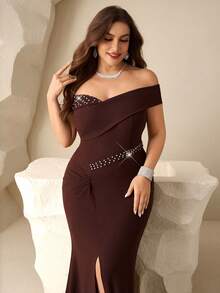 Coutiva Vestido de noche formal elegante con hombros descubiertos y abertura, para tallas grandes - Marrón - Ver 7