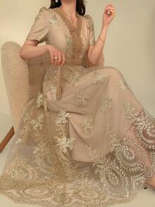 DAZY 女士优雅刺绣网纱V领收腰连衣裙，度假风，夏季 - 杏色 - 查看 1