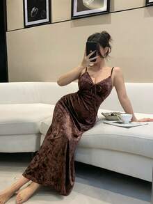 DAZY 迷人復古花卉圖案天鵝絨與蕾絲拼接修身長款女式睡袍睡衣 - 棕色 - 查看 3