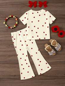 SHEIN Màu trắng kem và đỏ tía, họa tiết trái tim nhỏ dễ thương kiểu retro, thích hợp cho ngày Valentine, bộ đồ 2 mảnh dành cho bé gái, gồm áo thun cổ tròn tay ngắn và quần ống loe, phong cách tối giản thường ngày, phù hợp cho mùa hè, phong cách thể thao thường ngày ở trường, dã ngoại ngoài trời, chụp ảnh đường phố, ở nhà. - Nhiều màu - Xem 2