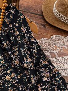 Chiquease Áo sơ mi nữ dài tay trễ vai họa tiết hoa nhí kiểu dáng thường ngày - màu đen - Xem 6