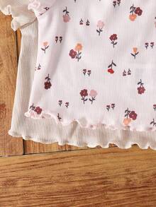 SHEIN LMoss Kids 新生女宝宝4件套休闲碎花荷叶边圆领短袖上衣和裤子针织罗纹睡衣套装，夏季 - 彩色 - 查看 4