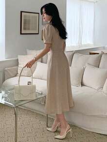 DAZY 女士V领优雅中长连衣裙夏季吊带裙 - 卡其色 - 查看 4