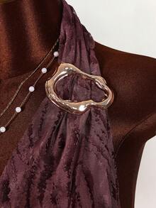 Amplova Gaun mini seksi berwarna ungu berbahan jala dengan leher halter, desain tanpa punggung, dan detail transparan dengan motif cetak di seluruh permukaan. - Purple - View 5
