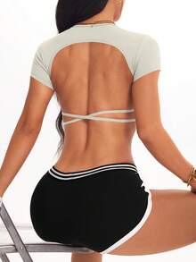 Easithlete 女士时尚露背镂空修身短款运动T恤 露背瑜伽衫 系带露背运动上衣 露背健身衫 露背运动上衣 女士运动服 露背健身上衣 露背健身上衣 女士运动上衣 女士运动服 女士健身套装 上衣 - 淺灰色 - 查看 1