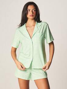 MISSGUIDED Conjunto de pijama a cuadros con camisa y pantalones cortos - Conjunto de dos piezas de ropa de dormir y máscara para dormir - Colección de ropa de noche de verano - Multicolor - Ver 1