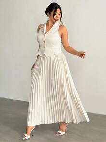 Firerie Sang trọng, tinh tế, lãng mạn, tối giản, trang nhã, thời trang, công sở, thành thị, sành điệu. Bộ 2 món gồm áo vest cổ ve, khóa kim loại và chân váy dài xếp ly màu be, hàng mới về. - Màu be - Xem 4