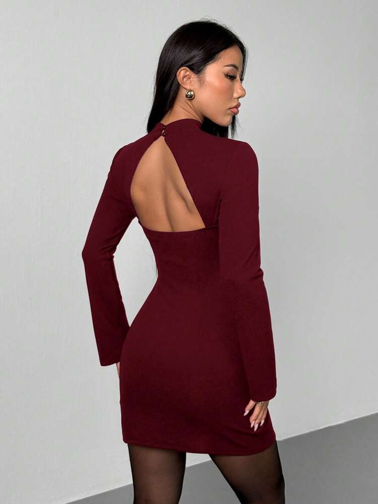 SHEIN PETITE 新款情人节/中国新年服装：复古硬币图案立领修身喇叭袖口优雅红色连衣裙，适合约会和派对穿着 - 酒紅色 - 查看 2