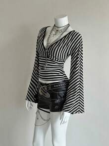 EgrlEra 女士性感坏女孩极简条纹深V领T恤 - 淺灰色 - 查看 5