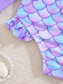 Cozy Pixies Traje de baño de una pieza con estampado de escamas de sirena, mangas raglán y volantes para bebé niña - Rosa - Ver 5