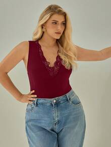SHEIN Essnce 大码女装春夏时尚优雅休闲舒适性感深V蕾丝拼接紧身背心，曲线上衣，女士夏季穿搭，性感黑色上衣，情人节服装，外出上衣 - 酒紅色 - 查看 3