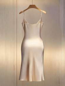 Franclia 性感吊带V领荷叶边下摆假纽扣腰身A字浪漫度假中长连衣裙 - 香檳色 - 查看 2