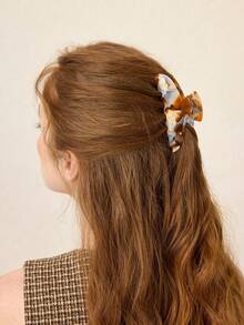 MOTF MICRO-INLAID ACETATE HAIR CLAW CLIP (RANDOM PATTERN) - Coffee and blue color mixing - View 5