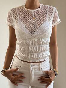 Livesso 女士半透明蕾丝圆领褶皱弹力设计短袖上衣 - 米色 - 查看 5