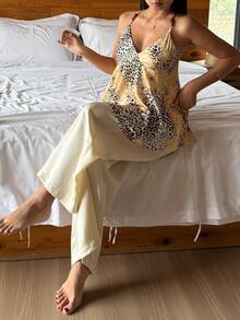 DAZY Bộ đồ ngủ nữ quyến rũ gồm áo hai dây in họa tiết da báo và quần pajama satin rộng rãi. - Màu Khaki - Xem 5