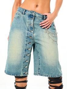SUMWON WOMEN Pantalones cortos de mezclilla holgados con cierre delantero de botones y detalles de cadena para el estilo Y2K del verano - Azul - Ver 6