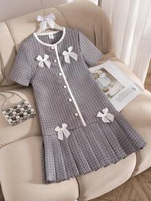 Elladie kids 1 chiếc đầm ngắn tay màu hồng phối vải, cổ đen, cài cúc, viền nhún, trang trí nơ, kiểu dáng thường ngày, năng động, phù hợp cho bé gái tuổi teen, mùa hè 2026. - màu đen - Xem 3