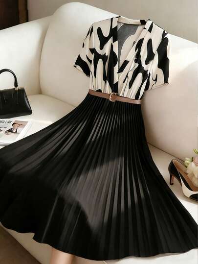 GlowEve CURVE Plus Size Women's Black & White Abstract V-Neck Short Sleeve Colorblock Pleated Maxi Dress, Casual Commute Ankle-Length Dress For Daily, Date, Holiday, Spring/Summer Elegant Pleated Dress Short Sleeve Pleated Dress Summer Elegant Dress Pleated Dress Dress With Pleated Skirt