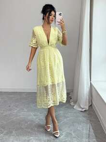 Rafferiza Robe élégante à col en V, manches courtes, en tissu brodé à maille en forme de X. Robe d'été gracieuse, robe jaune, robe jaune pour le Nouvel An - Jaune d'oie - Voir 7
