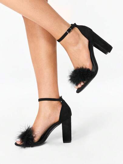 Glitzique 女士罗马风毛绒粗跟黑色派对凉鞋，女士厚底高跟鞋