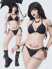 ROMWE Bộ đồ bơi 2 mảnh phong cách Gothic Punk Avant-Garde gợi cảm dành cho nữ năm 2026, trang trí đinh tán thời thượng, mặt dây chuyền hình thánh giá, điểm nhấn dây đeo nơ, màu đen và bạc, bộ bikini tam giác có thể điều chỉnh cúp ngực. - màu đen - Xem 6