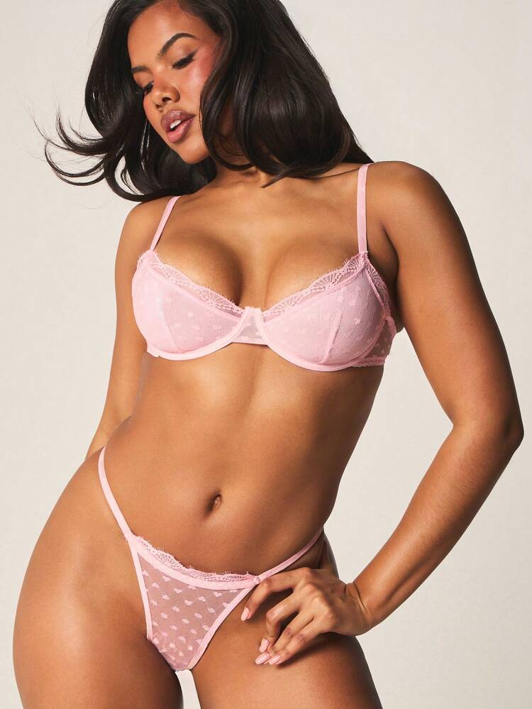 MISSGUIDED Conjunto de Sutiã com Bojo e Calcinha Tipo Tanga com Estampa de Bolinhas e Detalhes em Renda, Lingerie Íntima para o Dia dos Namorados