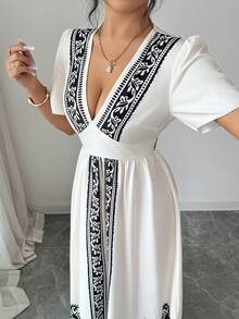 Elenzga 2026春夏新款女士度假印花连衣裙 - 杏色 - 查看 4