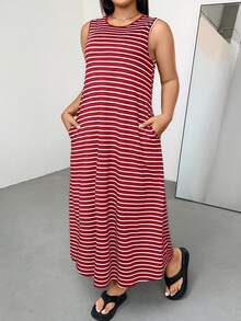 SHEIN Essnce 大码女式夏季连衣裙、女式夏季连衣裙、女式度假连衣裙、女式夏季连衣裙、毕业礼服、商务休闲女式连衣裙、女式办公连衣裙、毕业礼服、新款时尚休闲通勤装、条纹无袖带口袋连衣裙、长款连衣裙、A字连衣裙、黑白条纹连衣裙、休闲连衣裙 - 酒紅色 - 查看 3