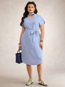 SHEIN LUNE 大码优雅女士度假休闲几何印花V领蝙蝠袖迷人连衣裙 蓝色条纹连衣裙 大码条纹连衣裙 系带连衣裙 夏季条纹连衣裙 休闲条纹连衣裙 大码休闲连衣裙 浅蓝色连衣裙 大码前系带连衣裙 夏季工作连衣裙 夏季连衣裙 夏季休闲连衣裙 蓝白条纹连衣裙 竖条纹连衣裙 大码休闲连衣裙 曲线休闲连衣裙 浅蓝色条纹连衣裙 条纹纽扣连衣裙 女士休闲连衣裙 自系带连衣裙 女士夏季连衣裙 蓝白条纹连衣裙 短袖连衣裙 - 藍白色 - 查看 5