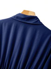 GlowEve CURVE 大码女式休闲纯色翻领灯笼袖纽扣褶裥腰部A字连衣裙 - 藏蓝色 - 查看 4