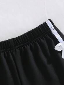 SHEIN Genkimix Kids 女婴休闲时尚日常圆领短袖露脐蝴蝶结装饰粉色T恤和松紧腰短裤两件套，黑色女婴服装，黑色套装，黑色夏季女婴服装，黑色两件套，黑色女童套装，适合2至3岁女孩 - 彩色 - 查看 7