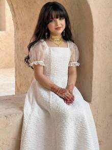 SHEIN 少女优雅奢华拼接白色方领网纱荷叶边泡泡袖花卉提花面料长裙，优雅派对礼服，婚礼季派对礼服，花童礼服 - 白色 - 查看 5