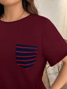 SHEIN LUNE Kaos Lengan Pendek Kasual Kerah Bulat dengan Saku Tempel Motif Garis Ukuran Besar - Burgundy - View 3