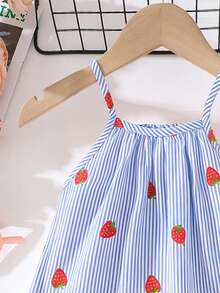 SHEIN Playful Pals Đầm không tay cho bé gái với họa tiết dâu tây sọc nhiều màu sắc, thiết kế tươi tắn và năng động, thích hợp cho mùa hè. - Màu xanh lam - Xem 4