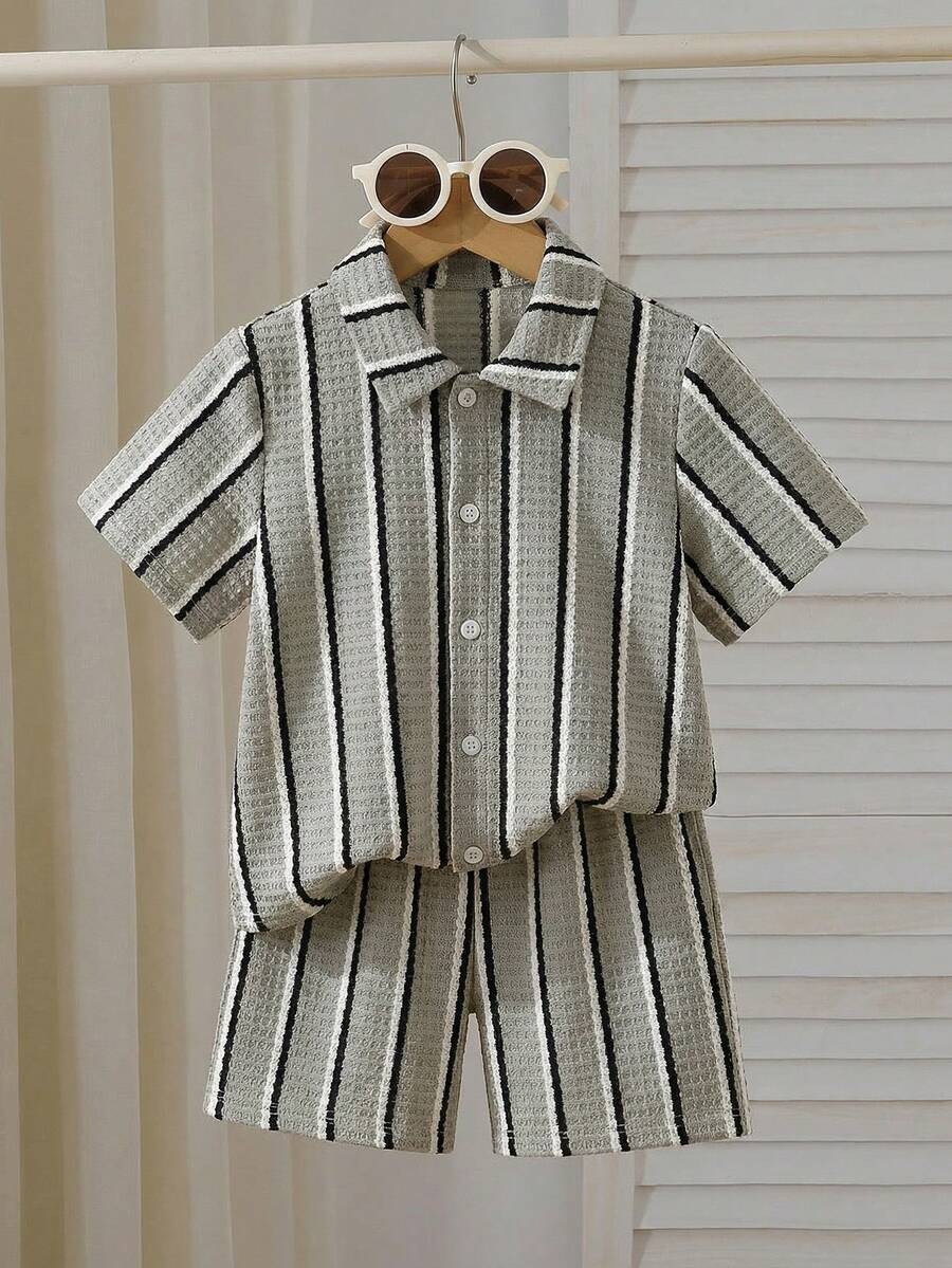 SHEIN Streecool Kids Bộ 2 món áo sơ mi và quần short dệt kim kẻ sọc cho bé trai - Nhiều màu - Xem 1