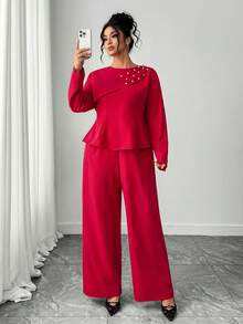 Elenzga 大码女式红色长袖珍珠肩部设计收腰上衣搭配阔腿裤套装，优雅红色两件套通勤装，红色荷叶边上衣搭配长裤，完美适用于圣诞节、新年派对和其他节日场合，让你成为焦点。 - 紅色 - 查看 3