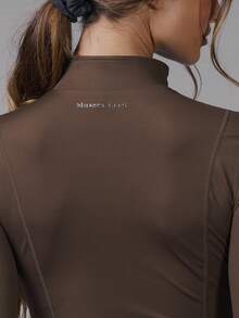 Musera Sport 短款修身BBL夹克，带Logo拉链，适合运动、健身、健身房、普拉提、日常休闲穿着，夏季款。 - 摩卡棕 - 查看 6