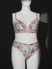 Seduluxe Plus Size Classic Sexy Decorated Button Floral Lace Bra + Panty 2 Pieces Set - Multicolor - View 5