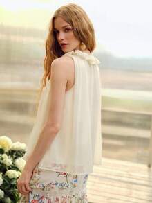 MOTF PREMIUM 女士浪漫玫瑰3D立体花卉V领抽绳无袖衬衫，春夏款 - 米色 - 查看 9