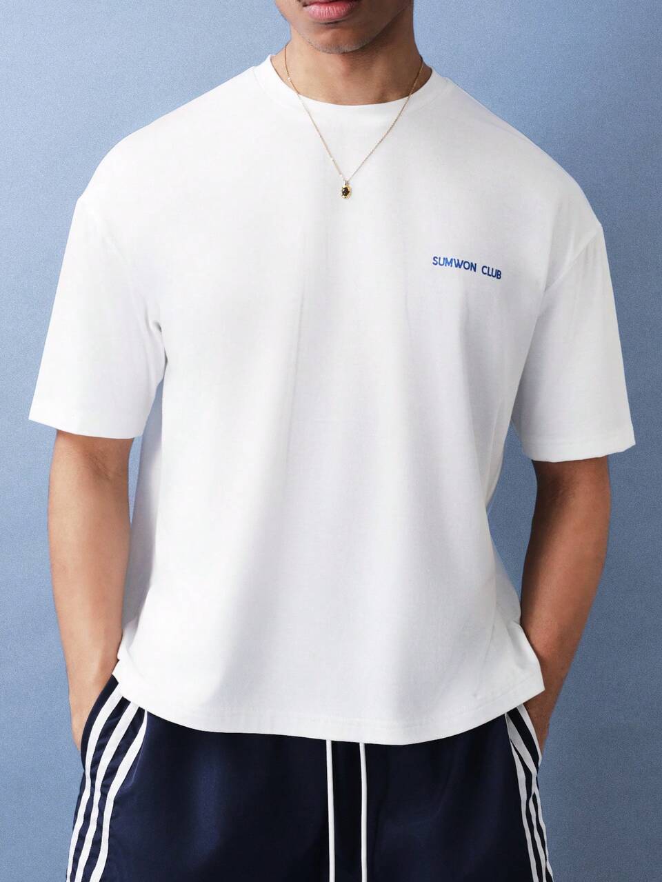 SUMWON Maglietta casual da uomo a girocollo, manica corta, vestibilità regular, con stampa grafica del club di Sardegna, in cotone, stile streetwear estivo