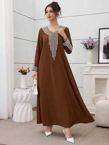 Al Najma 女士宽松刺绣串珠长袍，适合开斋节穿着 - 棕色 - 查看 4