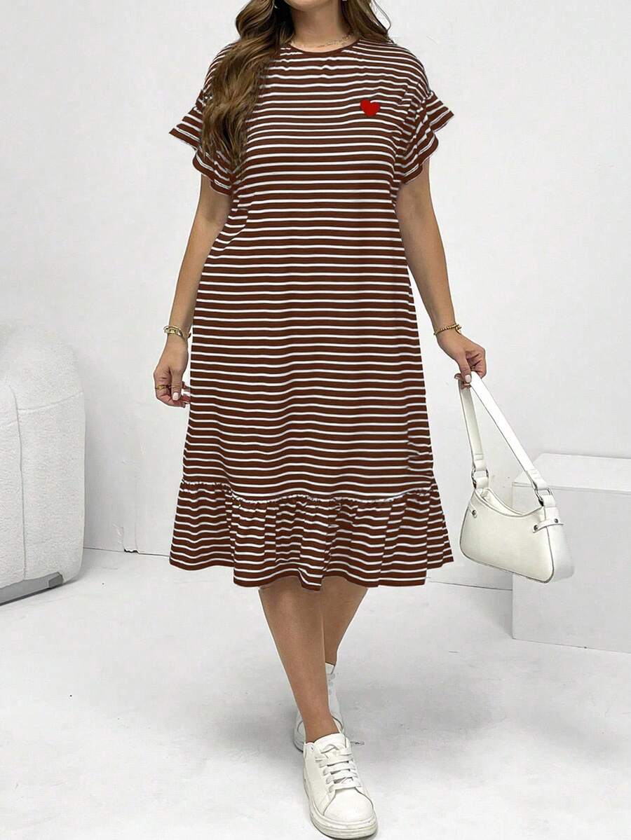 SHEIN Essnce 大码女装春夏时尚休闲宽松舒适日常百搭修身黑白条纹荷叶边爱心刺绣中长连衣裙，适合邮轮度假、教堂礼拜、机场穿搭，简约风格 - 棕色 - 查看 1