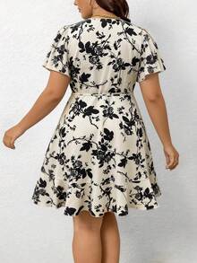 Breezaya Damen elegantes, lässiges Kleid mit Blume Muster, Kurzarm, V-Ausschnitt, Bindung in der Taille, Rüschensaum - Aprikosenfarben - Übersicht 2
