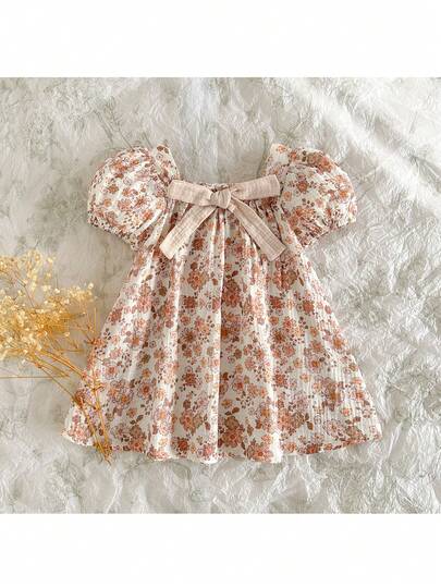 Loomiva 女婴碎花印花圆领花瓣袖腰带休闲连衣裙，舒适适合度假和户外玩耍