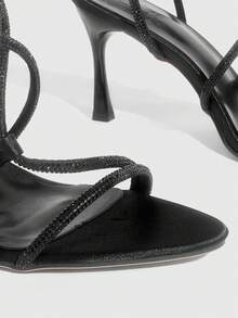 CUCCOO SZL Giày sandal cao gót mũi nhọn đính đá lấp lánh dành cho nữ, kiểu dáng gợi cảm, sang trọng, màu bạc lấp lánh, thích hợp cho các bữa tiệc, sự kiện, câu lạc bộ, lễ hội Giáng sinh. - Màu đen 1 - Xem 10