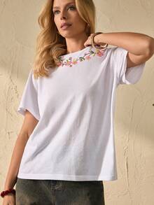 White Romantic Embroidered Relaxed Fit Cotton T-Shirt - White - View 4