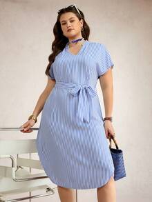 SHEIN LUNE 大码优雅女士度假休闲几何印花V领蝙蝠袖迷人连衣裙 蓝色条纹连衣裙 大码条纹连衣裙 系带连衣裙 夏季条纹连衣裙 休闲条纹连衣裙 大码休闲连衣裙 浅蓝色连衣裙 大码前系带连衣裙 夏季工作连衣裙 夏季连衣裙 夏季休闲连衣裙 蓝白条纹连衣裙 竖条纹连衣裙 大码休闲连衣裙 曲线休闲连衣裙 浅蓝色条纹连衣裙 条纹纽扣连衣裙 女士休闲连衣裙 自系带连衣裙 女士夏季连衣裙 蓝白条纹连衣裙 短袖连衣裙 - 藍白色 - 查看 4