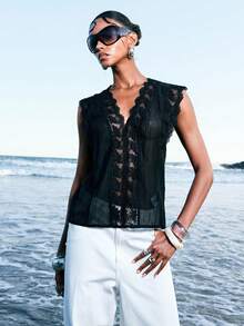 LYSMO 2026新款极简主义春夏女式背心/吊带衫，蕾丝透视设计，腰部系带细节，显瘦效果，适合日常通勤、休闲度假装扮，打造轻松自在的风格。外出上衣，度假/波西米亚风。 - 黑色 - 查看 4