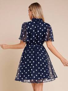 Amorya 女士波点印花腰部雪纺荷叶边下摆可爱迷你连衣裙 - 藏蓝色 - 查看 2